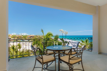 Private balcony of a family suite with ocean view at Dreams Los Cabos Suites Golf Resort & Spa, ideal for South Asian wedding guests Private balcony of a family suite with ocean view at Dreams Los Cabos Suites Golf Resort & Spa, ideal for South Asian wedding guests